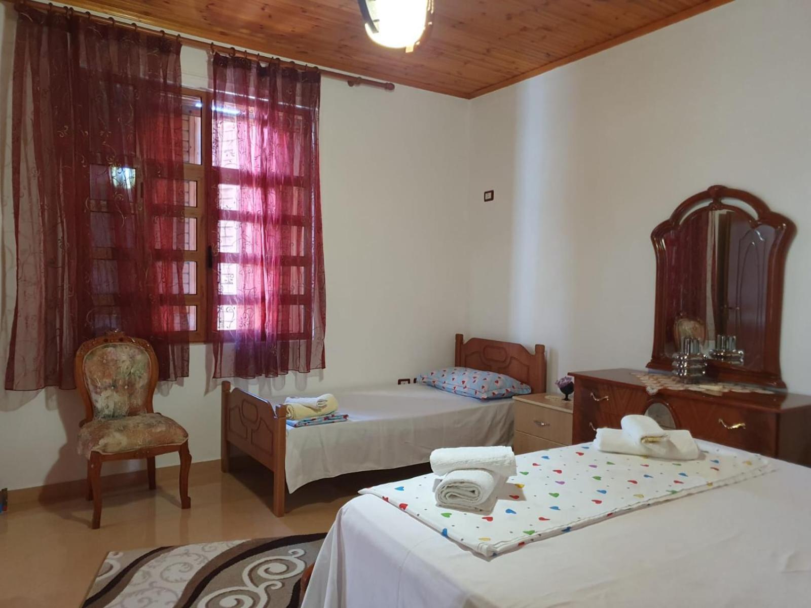 Sara Guesthouse Berat Eksteriør bilde