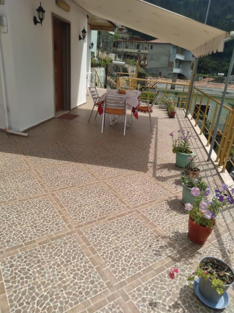 Sara Guesthouse Berat Eksteriør bilde
